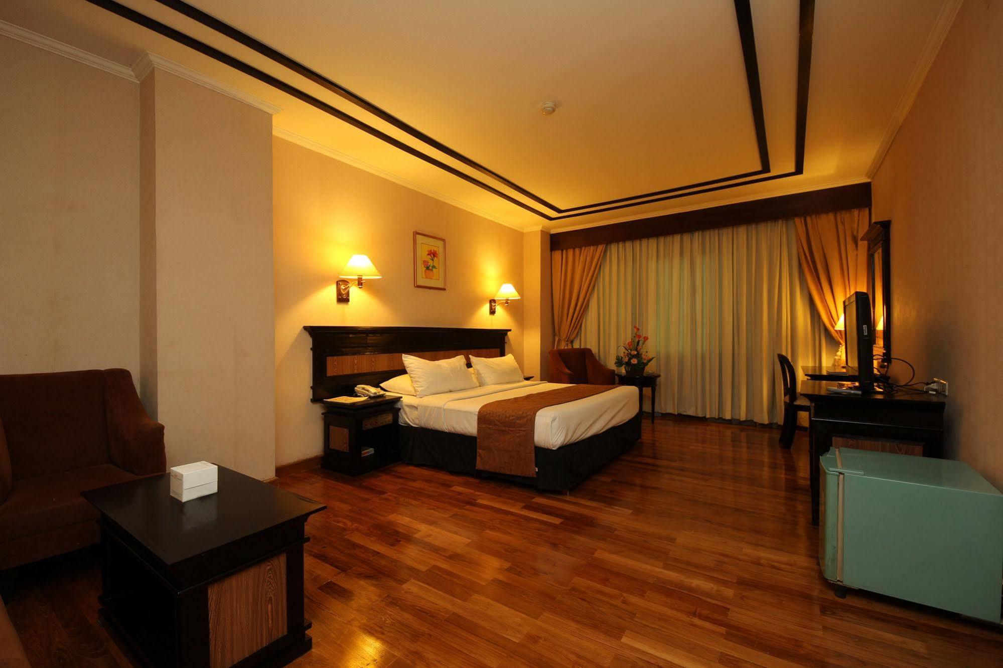 Maharani Hotel Джакарта Екстер'єр фото